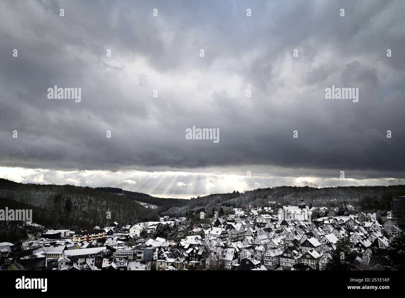 Freudenberg, Germany. 03rd Jan, 2025. Snow falls on the roofs of the half-timbered houses in the historic city center. On the first weekend of the year, people in North Rhine-Westphalia can expect repeated snow showers and sleet. It will get warmer again on Sunday - but the German Weather Service (DWD) warns that freezing rain can make it slippery. Credit: Federico Gambarini/dpa/Alamy Live News Stock Photo