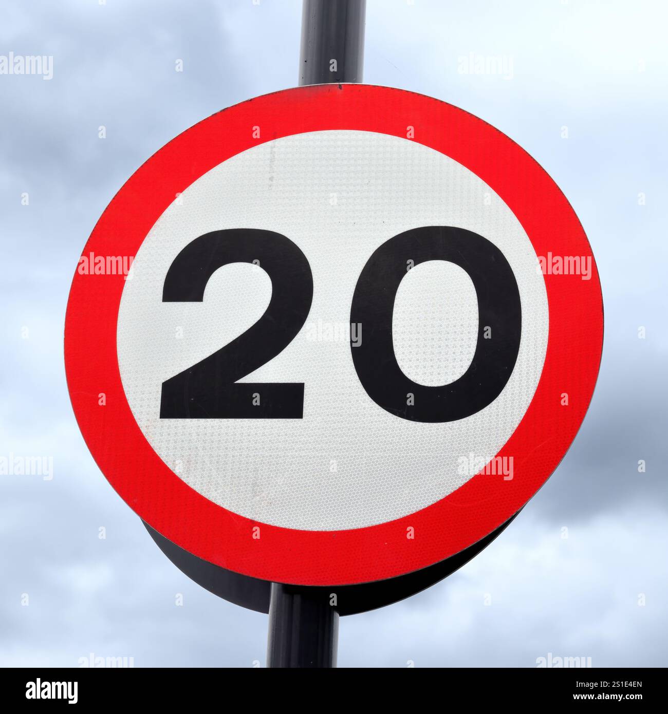 20 kmh speed limit hi-res stock photography and images - Alamy