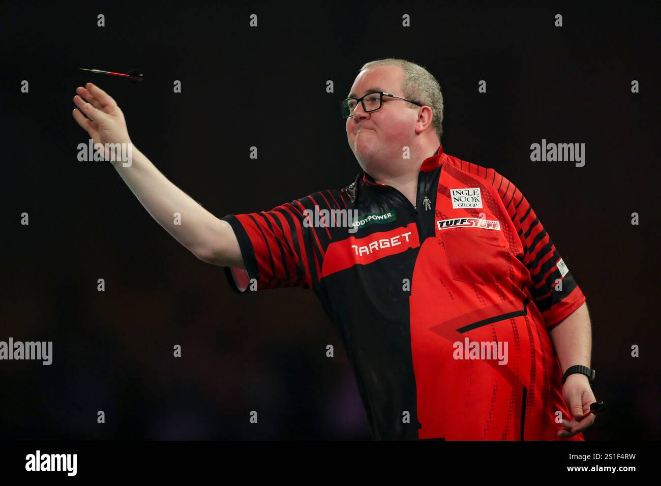 Stephen Bunting throws during the Paddy Power World Darts Championship