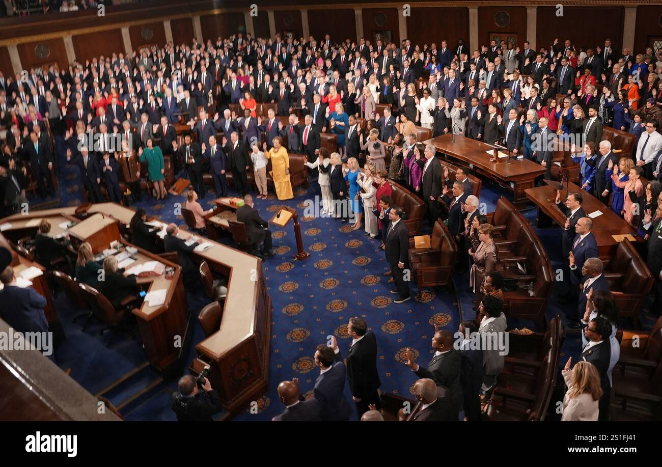 Members of the 119th Congress are sworn in by newlyelected Speaker of
