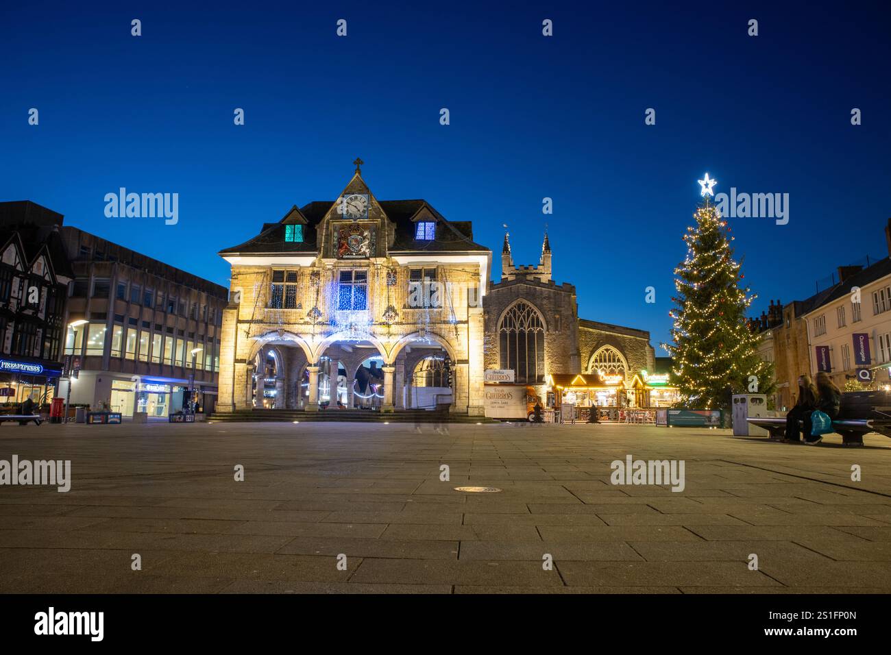 Christmas Decorations in Peterborough Guildhall and Cathedral Square Stock Photo