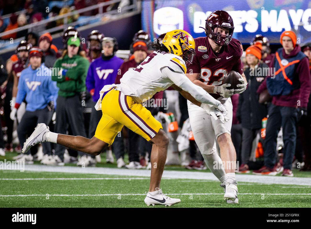 Charlotte, NC, USA. 3rd Jan, 2025. Virginia Tech tight end Benji ...