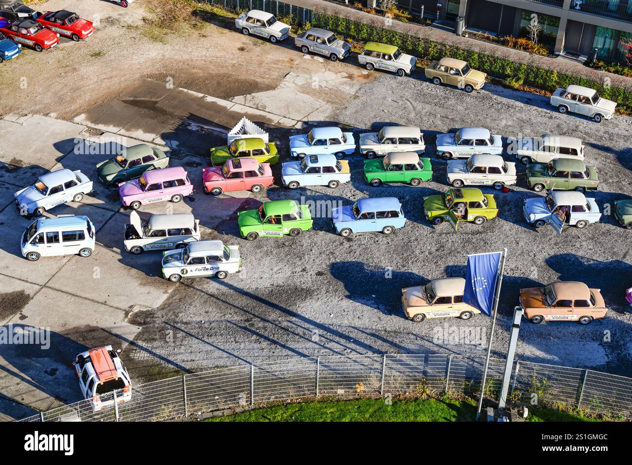 Luftaufnahme, Trabant, Trabi, Auto, DDR, Trabisafari von Trabiworld, Rundfahrten, Berlin Mitte, Berlin, Deutschland mcpins *** Aerial view, Trabant, T Stock Photo