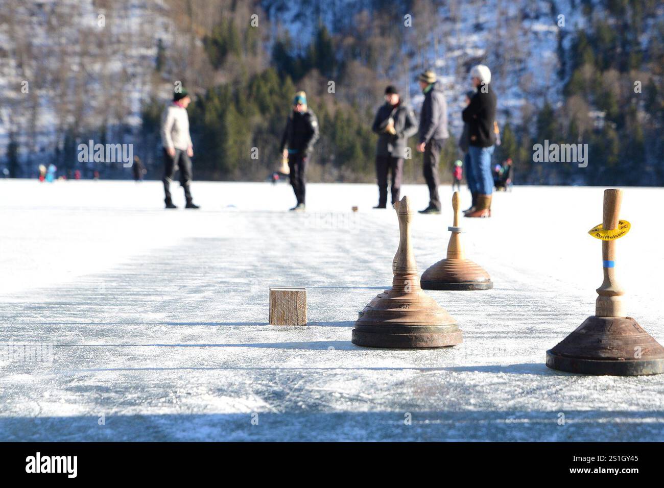 04.01.2025, AUT, Grünau im Almtal, Themenbild, Winter, Eisstock; im ...