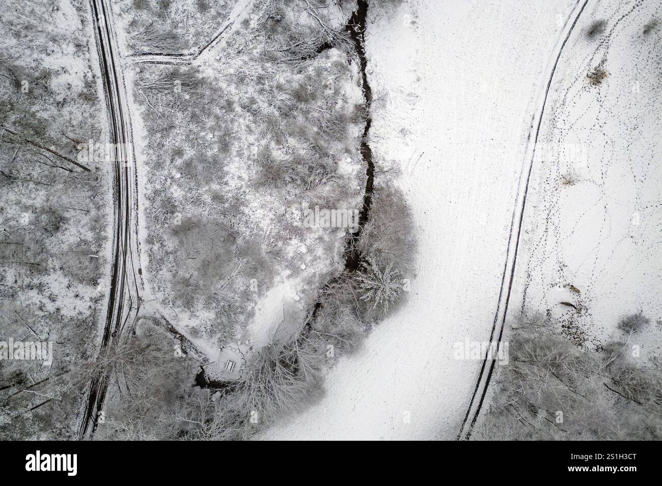 Luftaufnahme. Ein kalter und ungemuetlicher ungemütlicher Start in den
