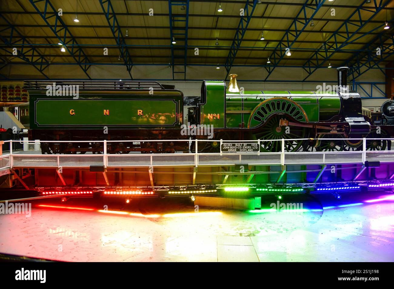 200 Jahre Eisenbahn in Europa Blick in das National Railway Museum in York in England. 2025 feiern England und Europa 200 Jahre Eisenbahn in Europa. Am 25.9.1825 fuhr mit der Locomotion Nr. 1 die erste Eisenbahn mit Passagieren von Stockton nach Darlington. York North Yorkshire England  JK10596York Eisenbahn *** 200 years of railroads in Europe View of the National Railway Museum in York in England 2025 England and Europe celebrate 200 years of railroads in Europe On 25 9 1825, Locomotion No 1 was the first train to carry passengers from Stockton to Darlington York North Yorkshire England JK10 Stock Photo