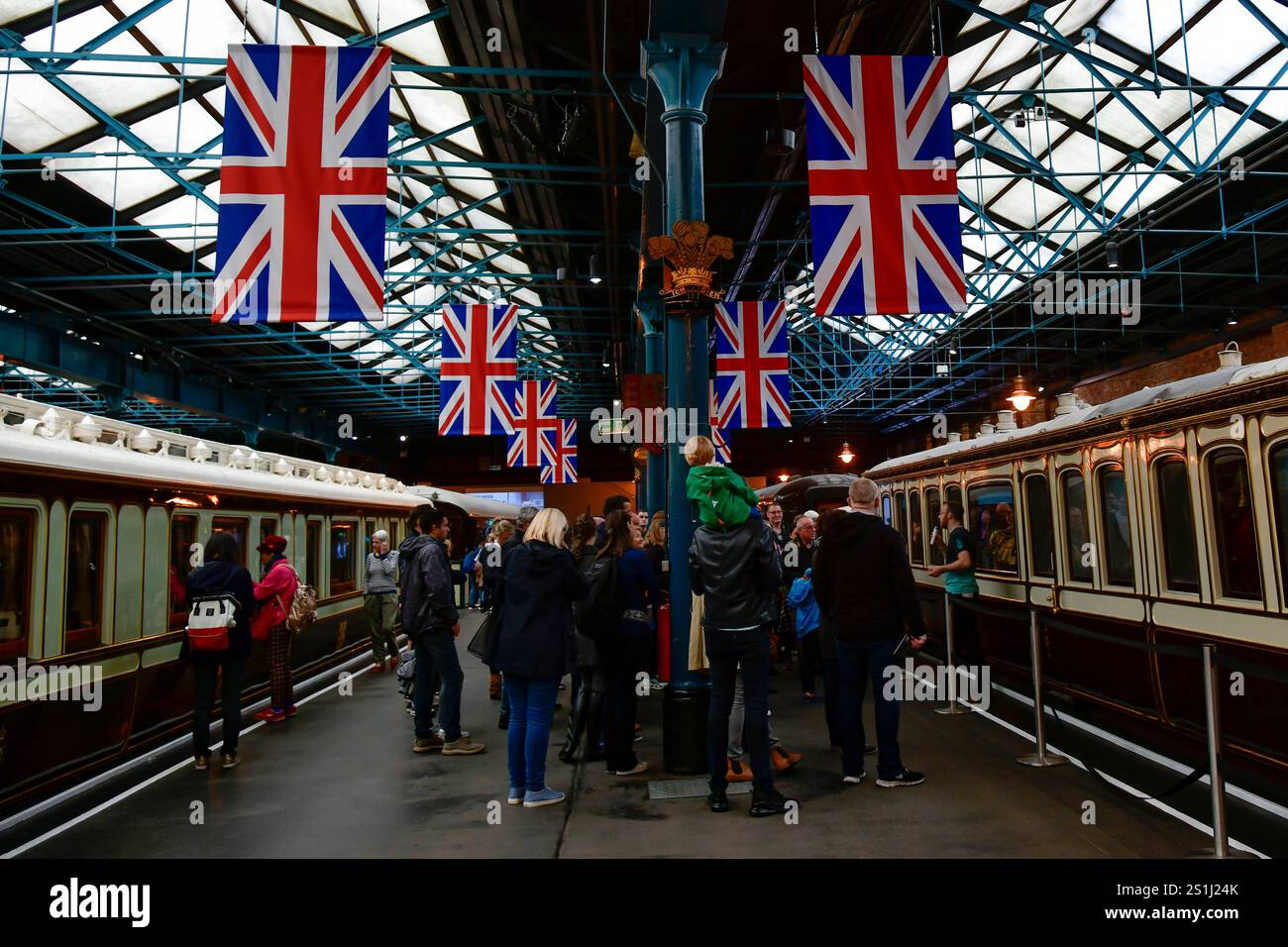 200 Jahre Eisenbahn in Europa Blick in das National Railway Museum in York in England. 2025 feiern England und Europa 200 Jahre Eisenbahn in Europa. Am 25.9.1825 fuhr mit der Locomotion Nr. 1 die erste Eisenbahn mit Passagieren von Stockton nach Darlington. York North Yorkshire England  JK10657York Eisenbahn *** 200 years of railroads in Europe View of the National Railway Museum in York in England 2025 England and Europe celebrate 200 years of railroads in Europe On 25 9 1825, Locomotion No 1 was the first railroad to carry passengers from Stockton to Darlington York North Yorkshire England J Stock Photo