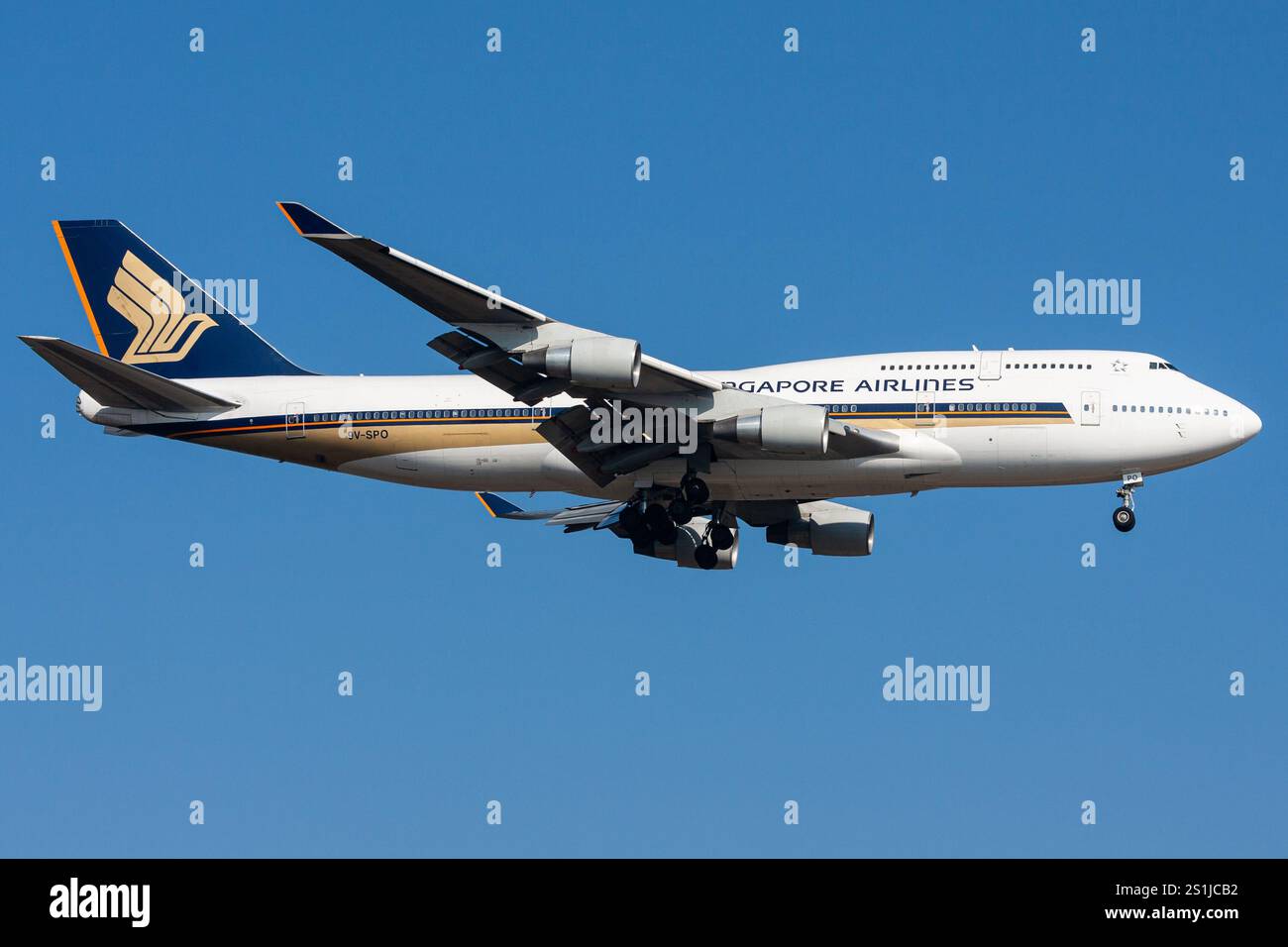 Singapore Airlines Boeing 747-400 with registration 9V-SPO on final for Frankfurt Airport Stock Photo