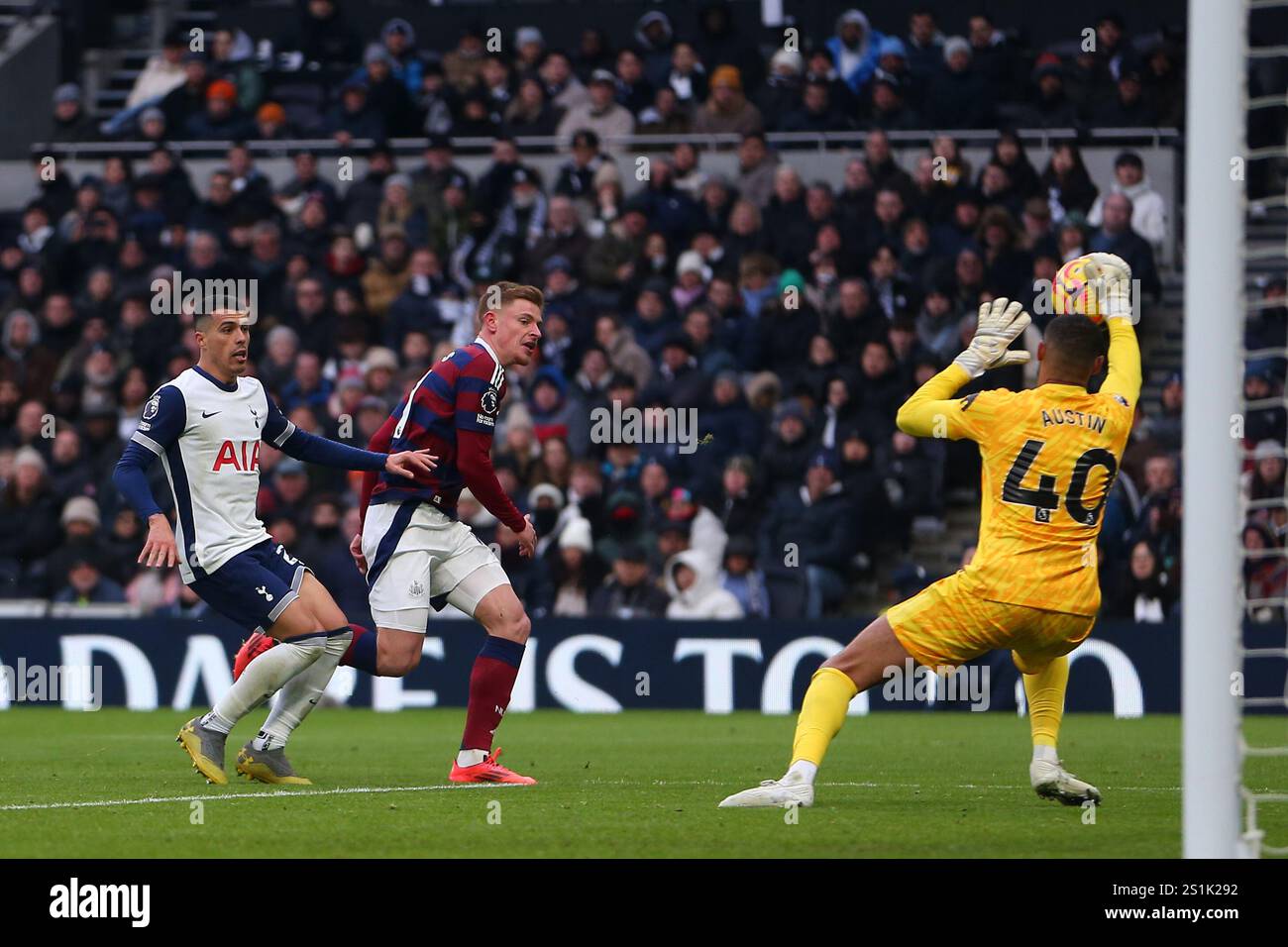 Tottenham Hotspur Stadium, London, UK. 4th Jan, 2025. Premier League ...