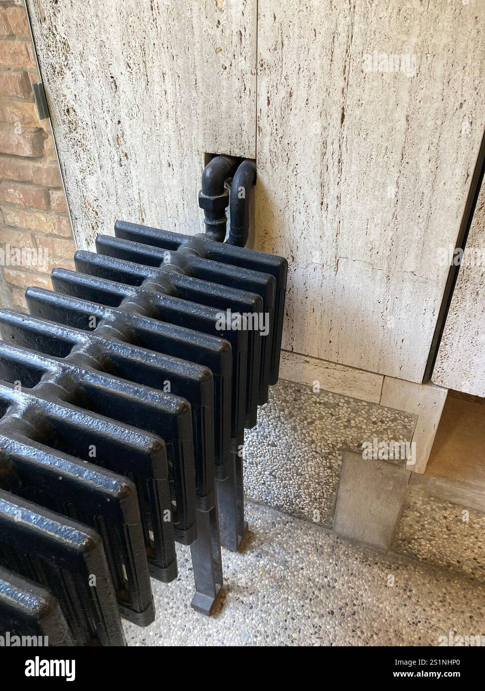 Large radiator hi-res stock photography and images - Alamy