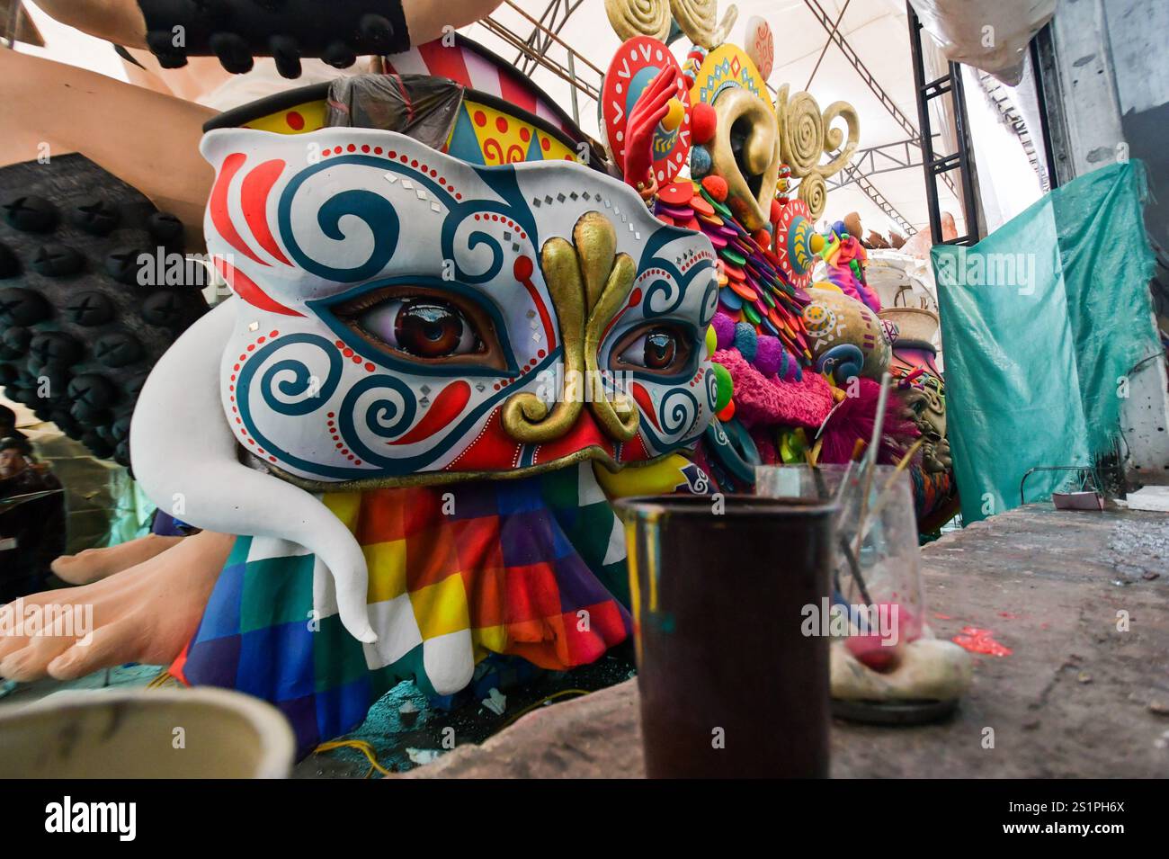 Pasto, Colombia. 04th Jan, 2025. Artisans finish last touches like paint, welding and assembly of the floats that will take part in the Carnaval de Negros y Blancos, in Pasto, Colombia, January 4, 2025. Photo by: Camilo Erasso/Long Visual Press Credit: Long Visual Press/Alamy Live News Stock Photo