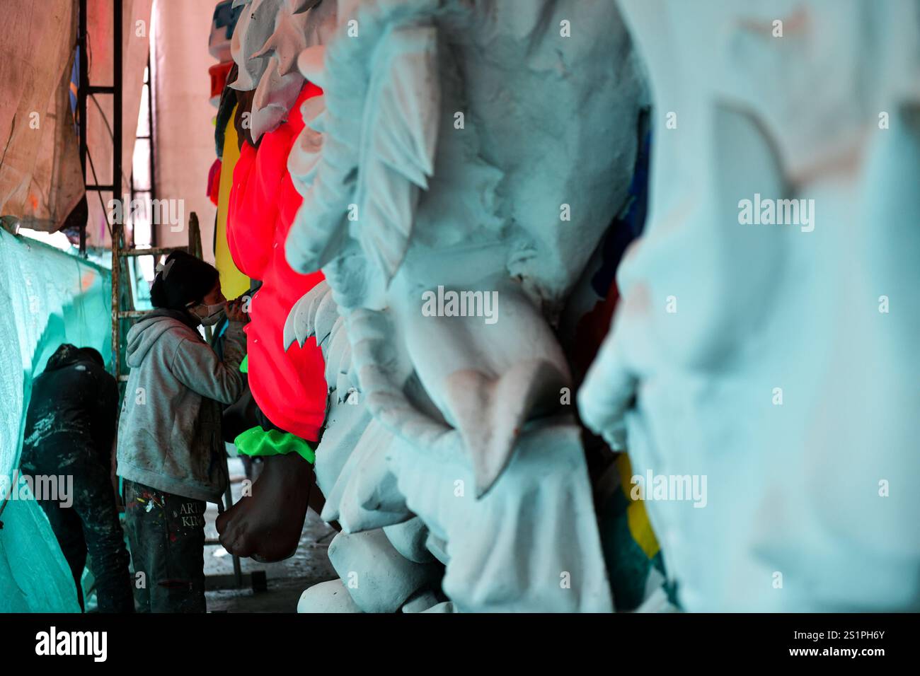 Pasto, Colombia. 04th Jan, 2025. Artisans finish last touches like paint, welding and assembly of the floats that will take part in the Carnaval de Negros y Blancos, in Pasto, Colombia, January 4, 2025. Photo by: Camilo Erasso/Long Visual Press Credit: Long Visual Press/Alamy Live News Stock Photo