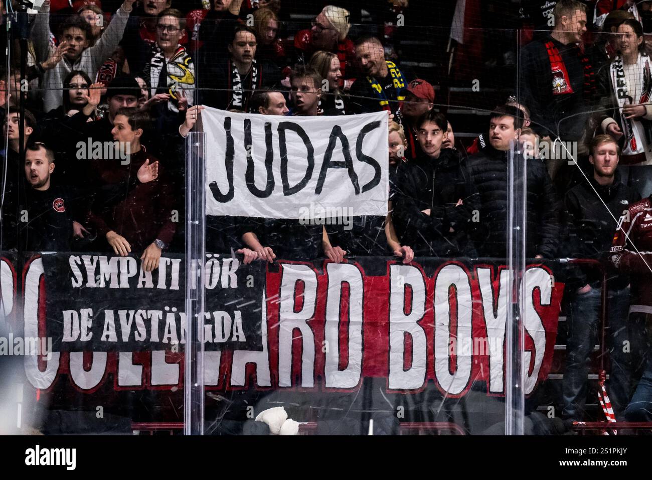 250104 Malmö Redhawks supportrar under ishockeymatchen i SHL mellan ...