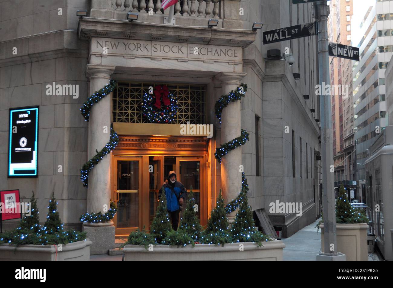 2025 Santa Claus Rally Analysis: Historical Trends and 5 Potential Outperforming Stocks