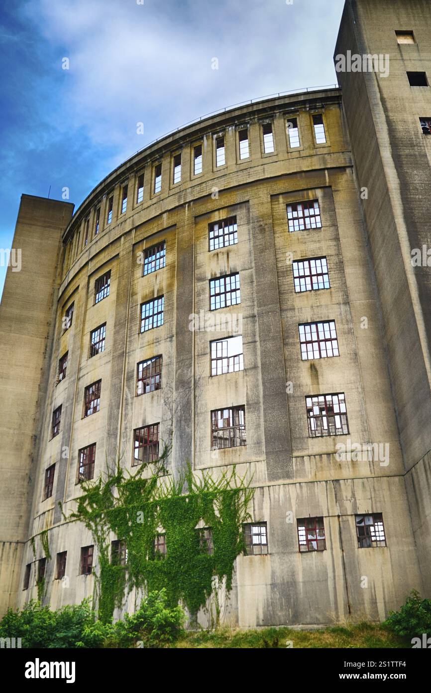 The old gasometer hi-res stock photography and images - Alamy
