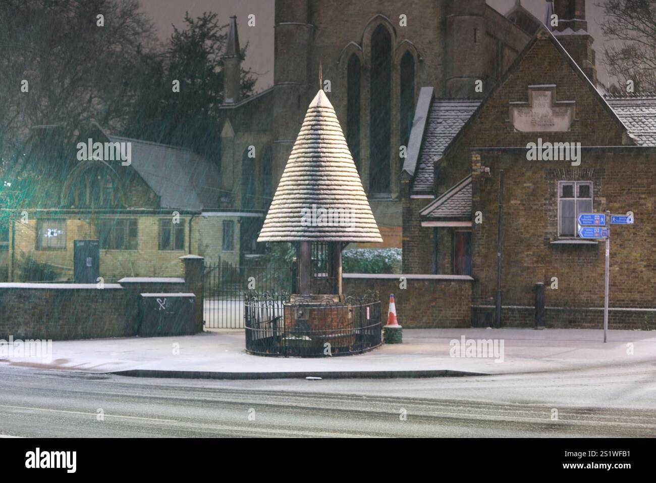 London, UK. 05 January 2025. UK Weather Snow fell in London overnight