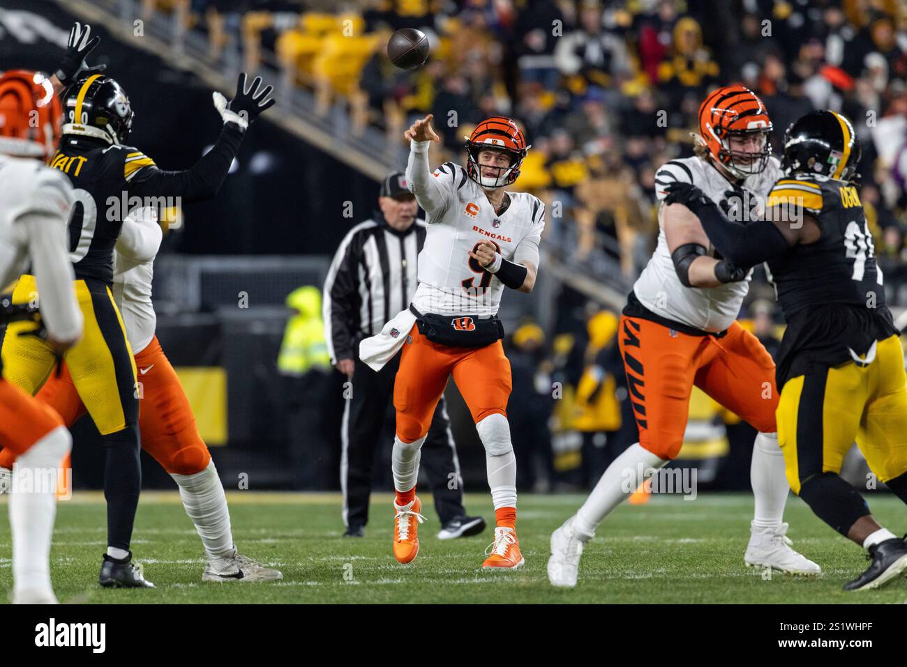 Cincinnati Bengals quarterback Joe Burrow (9) throws a pass during an