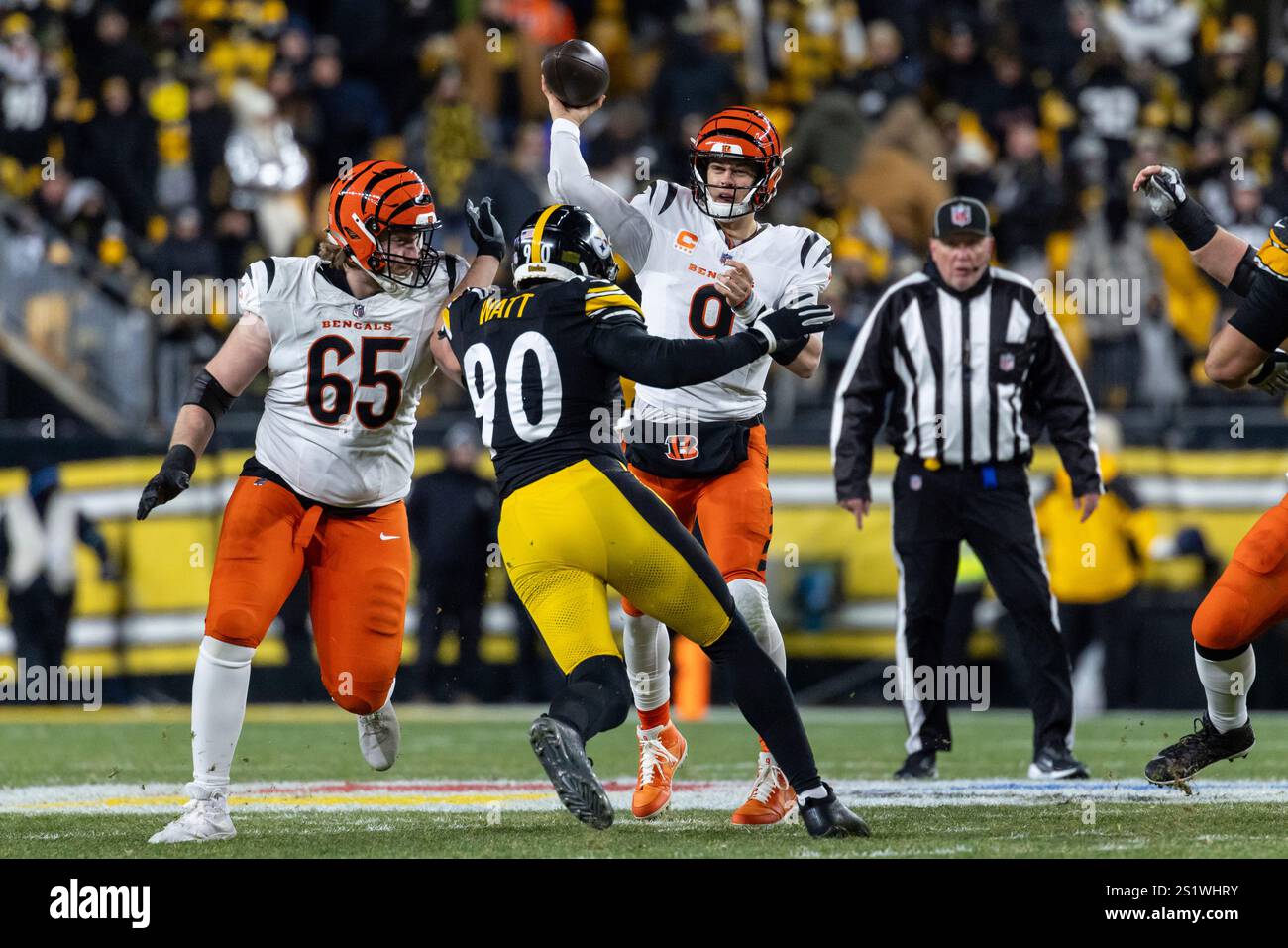 Cincinnati Bengals quarterback Joe Burrow (9) throws a pass during an