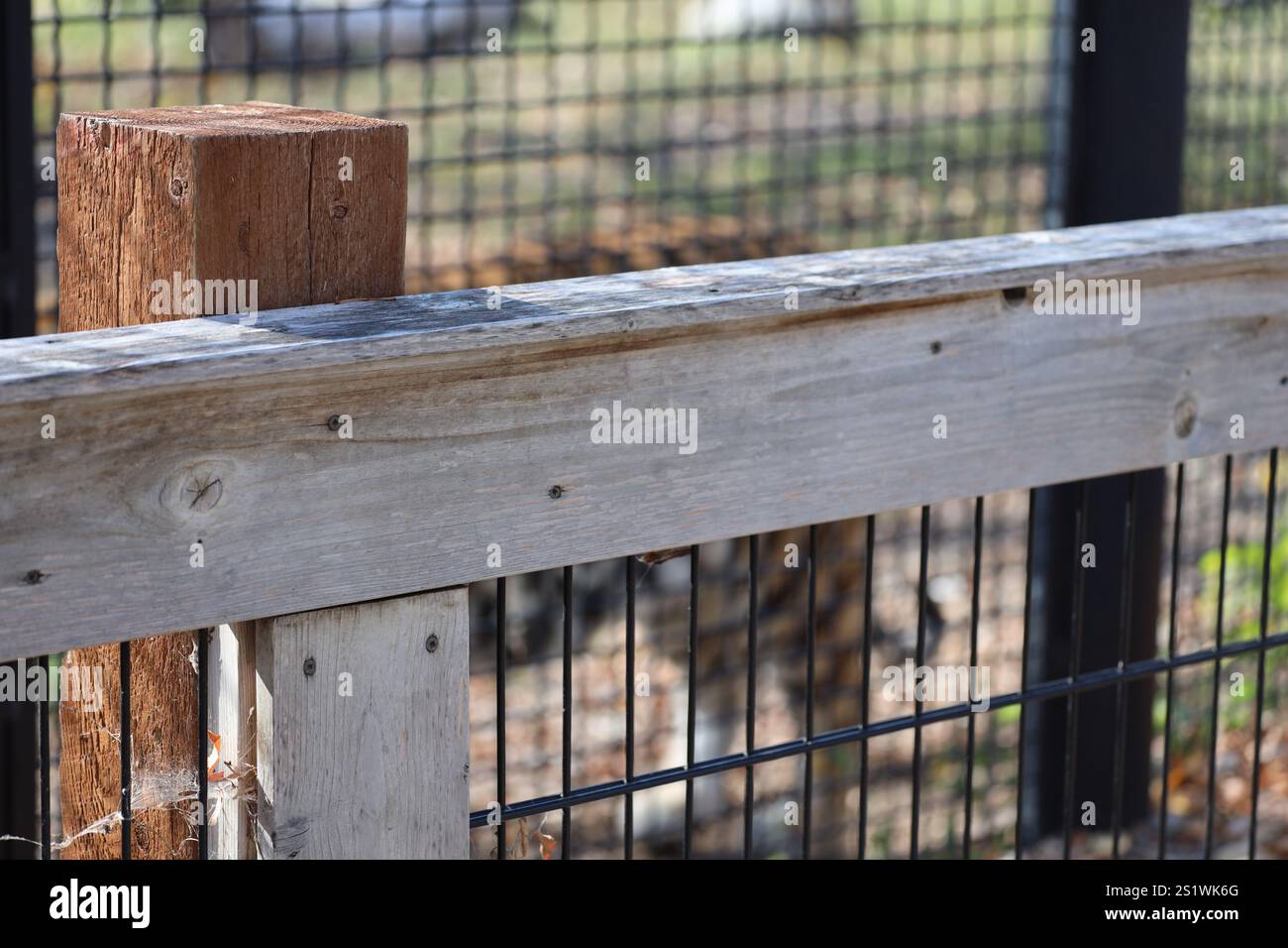 Rustic wooden railing hi-res stock photography and images - Alamy