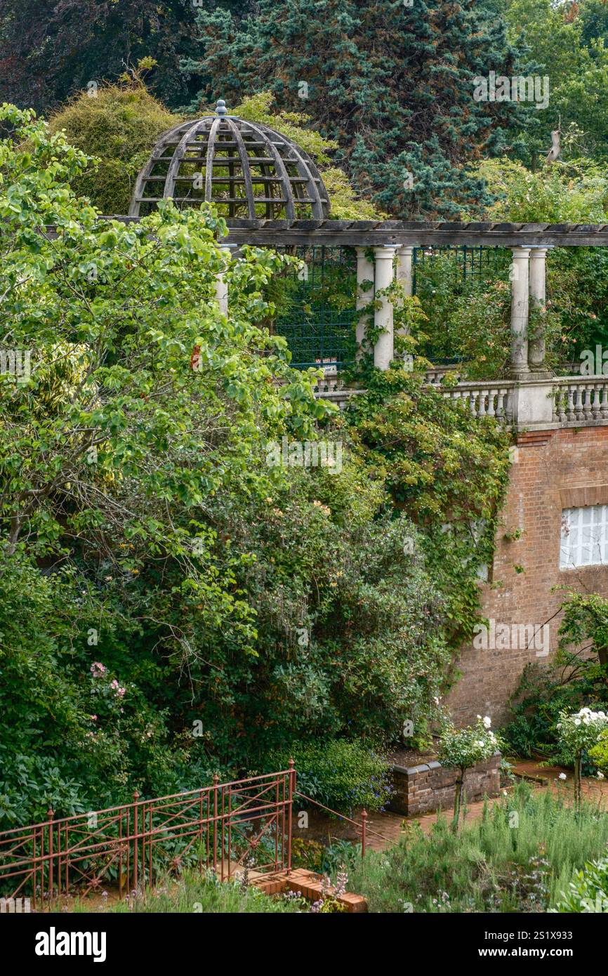 Hampstead Heath Pergola and Hill Garden. Hidden gem in North London ...