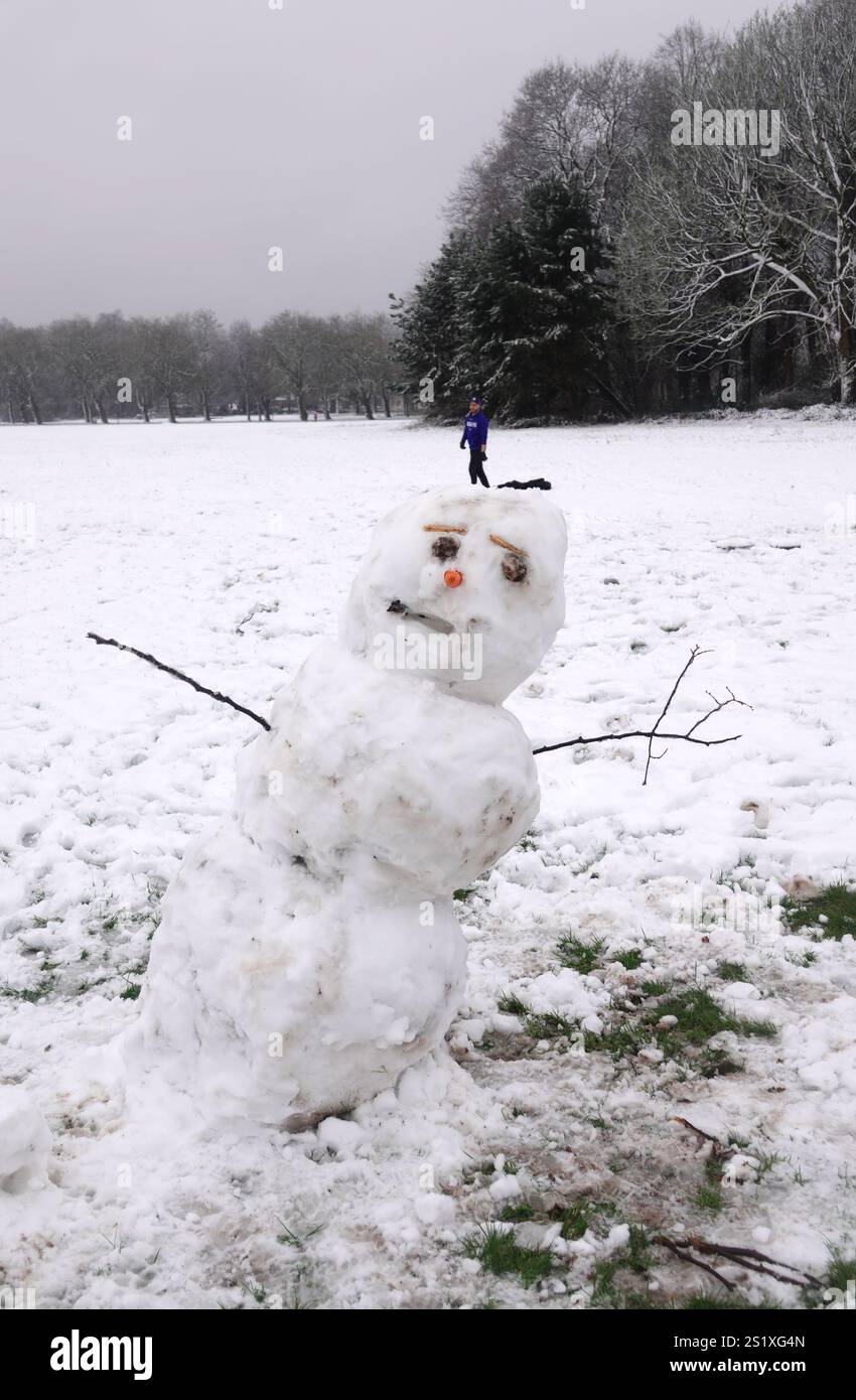 Liverpool, UK. 5th Jan, 2025. Heavy snow on the streets of Liverpool