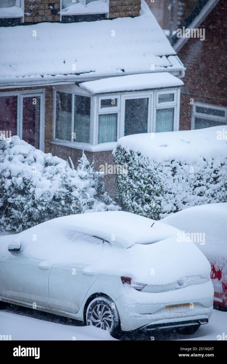 West Yorkshire, UK. 5th Jan, 2025. UK Weather. Heavy overnight snow in