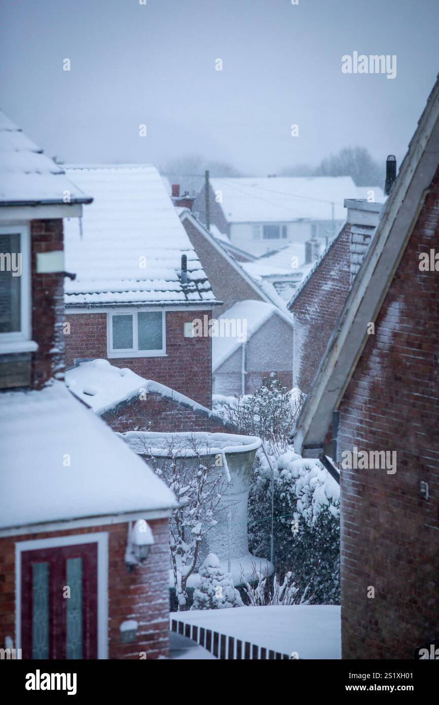 West Yorkshire, UK. 5th Jan, 2025. UK Weather. Heavy overnight snow in