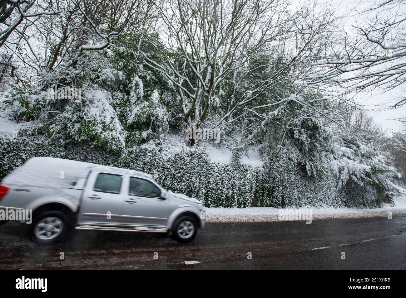 West Yorkshire, UK. 5th Jan, 2025. UK Weather. Heavy overnight snow in