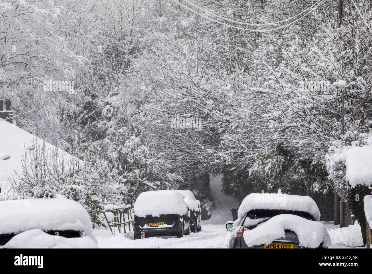 West Yorkshire, UK. 5th Jan, 2025. UK Weather. Heavy overnight snow in