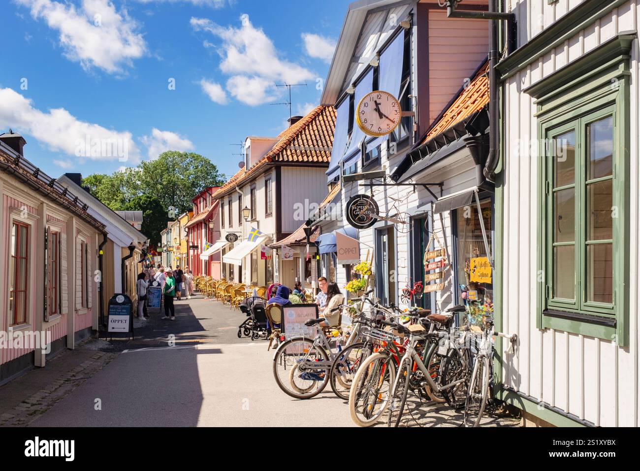 Outdoor cafes on narrow pedestrian street with wooden buildings in Stora Gatan, Sigtuna, Stockholm, Sweden, Scandinavia, Europe. Sweden's oldest town Stock Photo