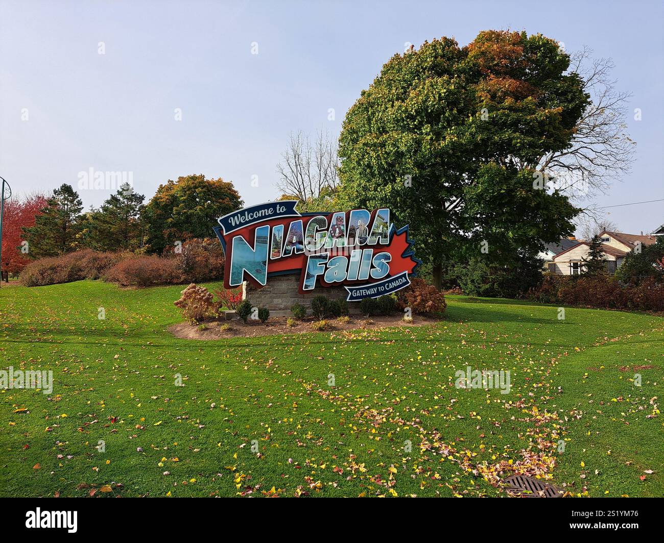Ontario gateway sign hi-res stock photography and images - Alamy