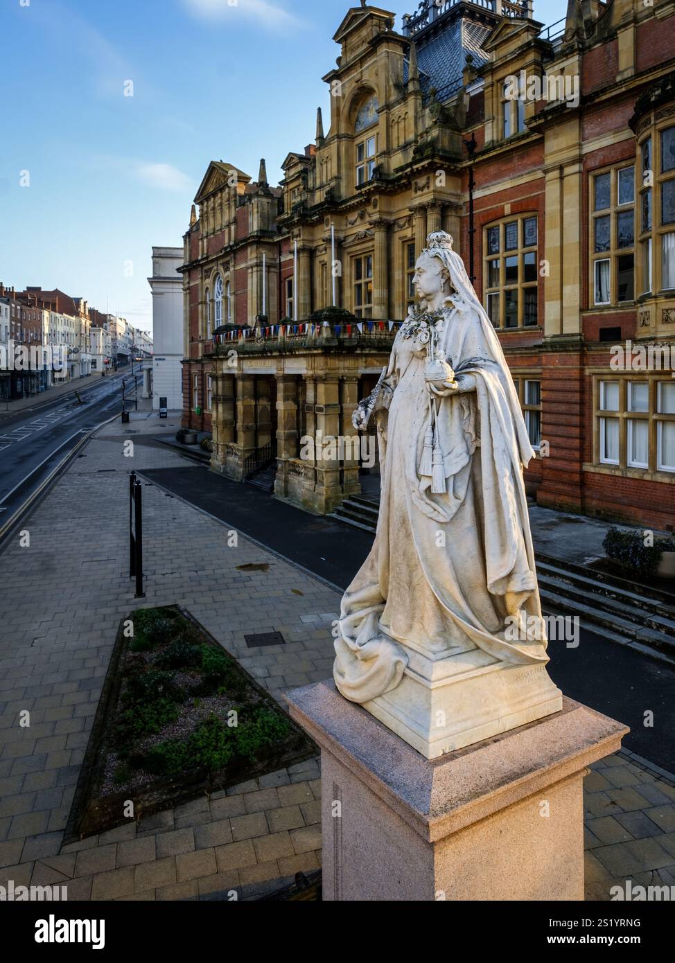 Queen Victoria's statue catching early morning sunlight in front of the Town Hall in Royal Leamington Spa, Warwickshire Stock Photo