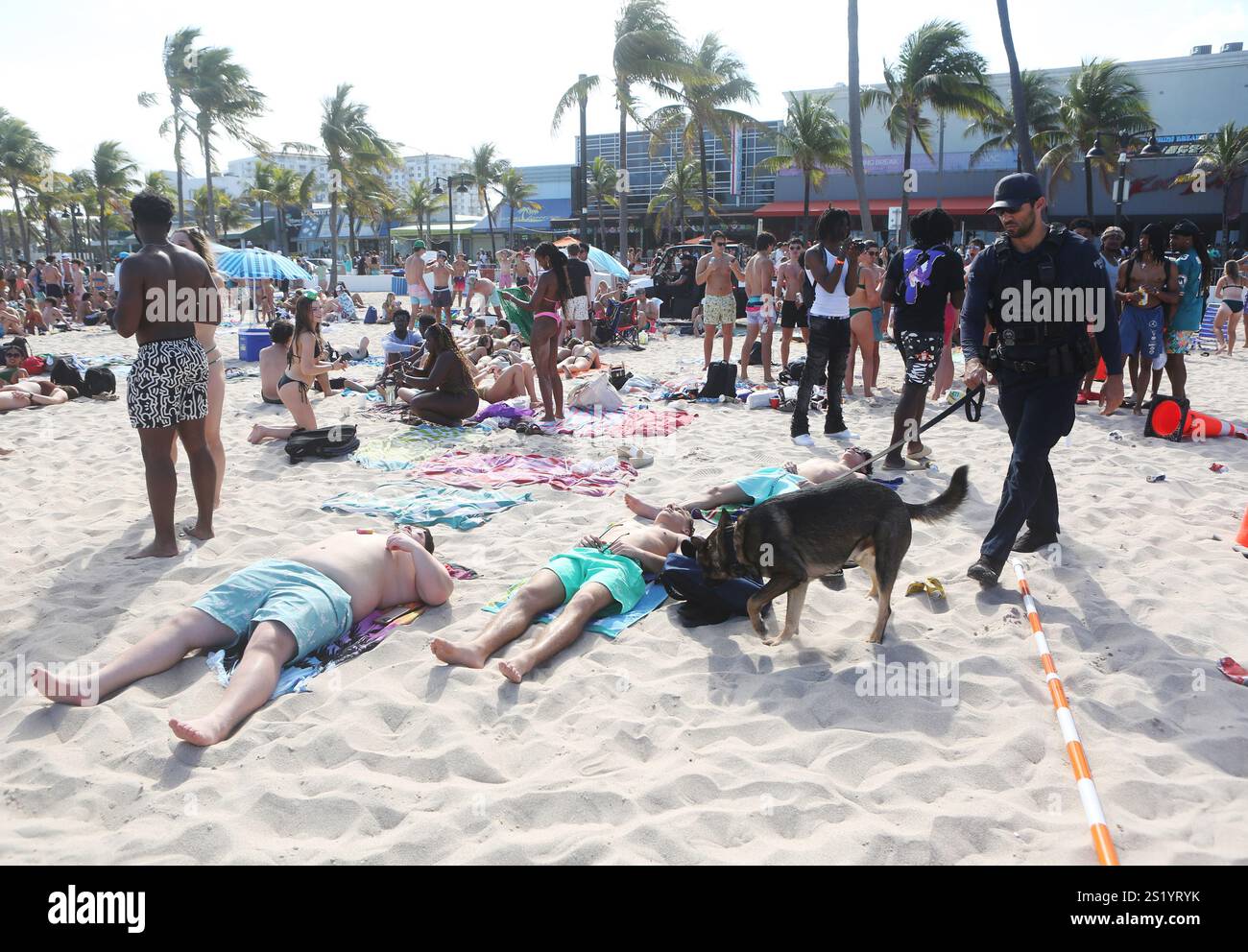 Ft LAUDERDALE: Spring break season attracts college students to sunny ...