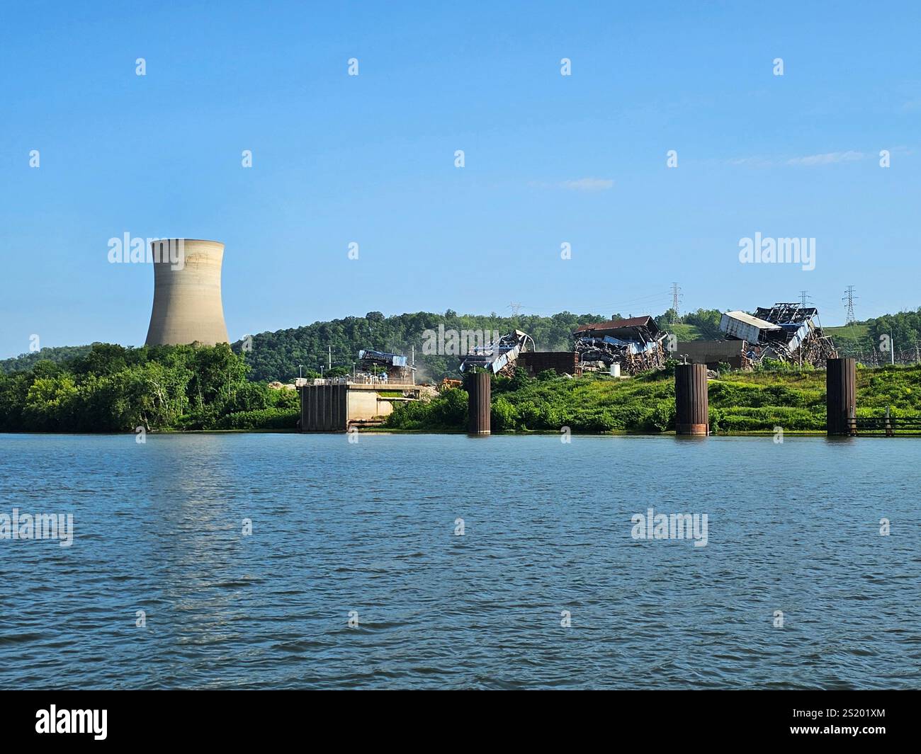 J.M. Stuart Generating Station partially demolished, Aberdeen, Kentucky is a coal power plant owned and operated by the AES Ohio Generation. - Smartphone Captured Stock Image