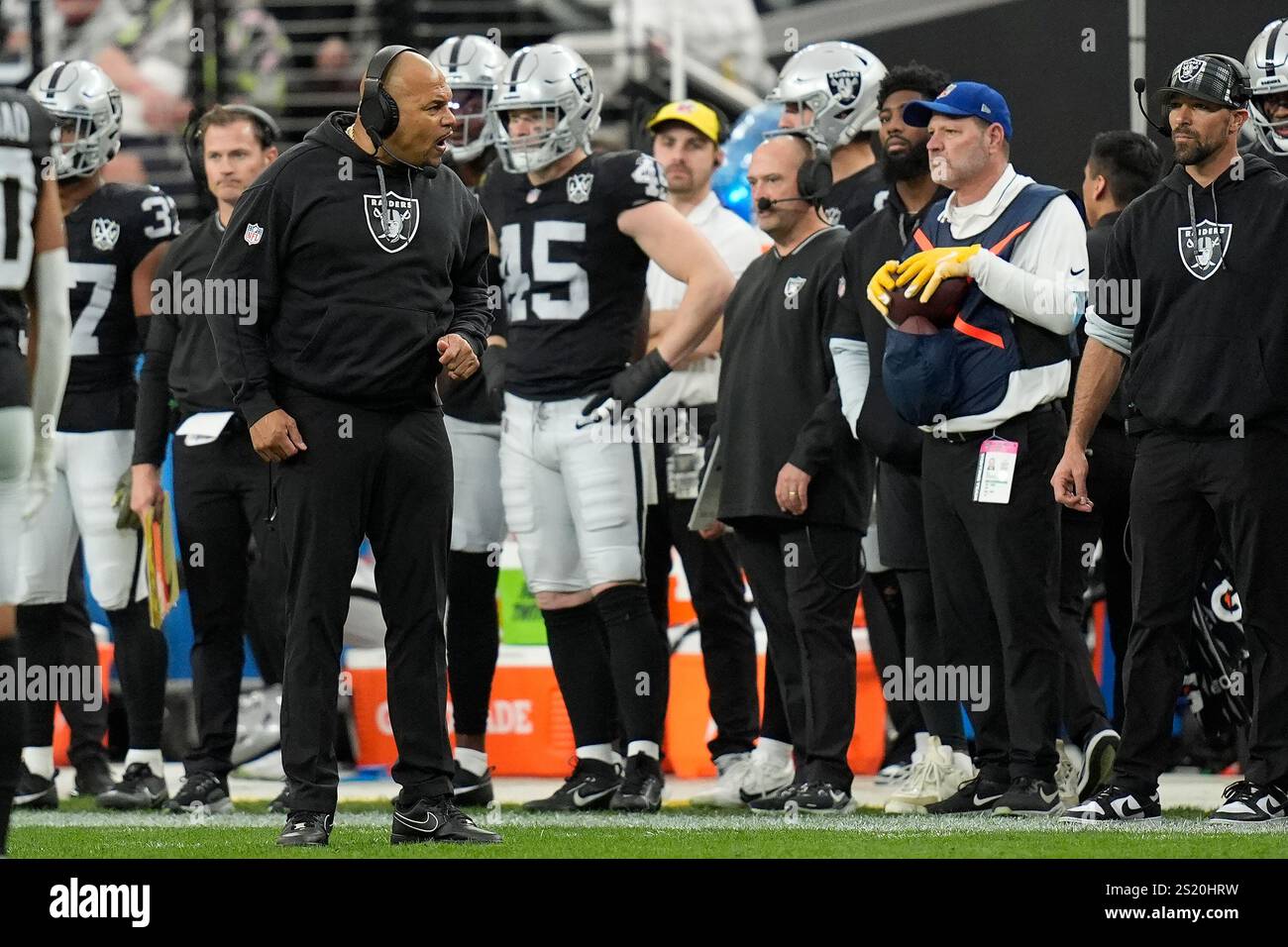 Las Vegas Raiders head coach Antonio Pierce, foreground left, reacts