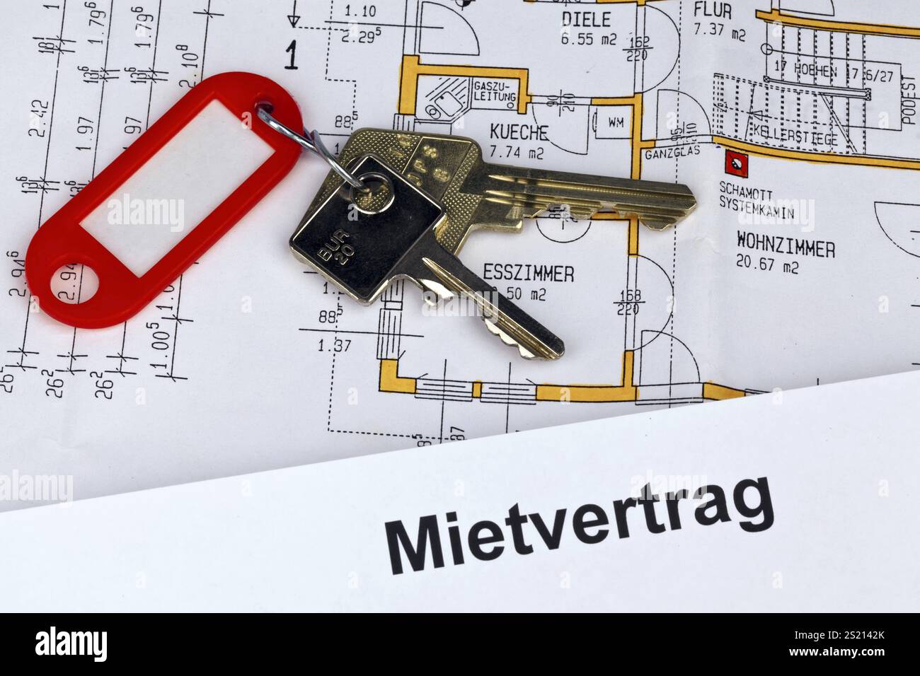 A tenancy agreement and a building plan in German. Symbolic image Renting or buying flats Austria Stock Photo