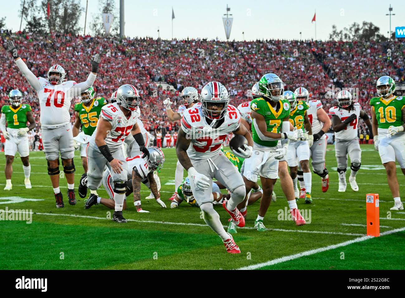 Ohio State Buckeyes running back TreVeyon Henderson (32) during the