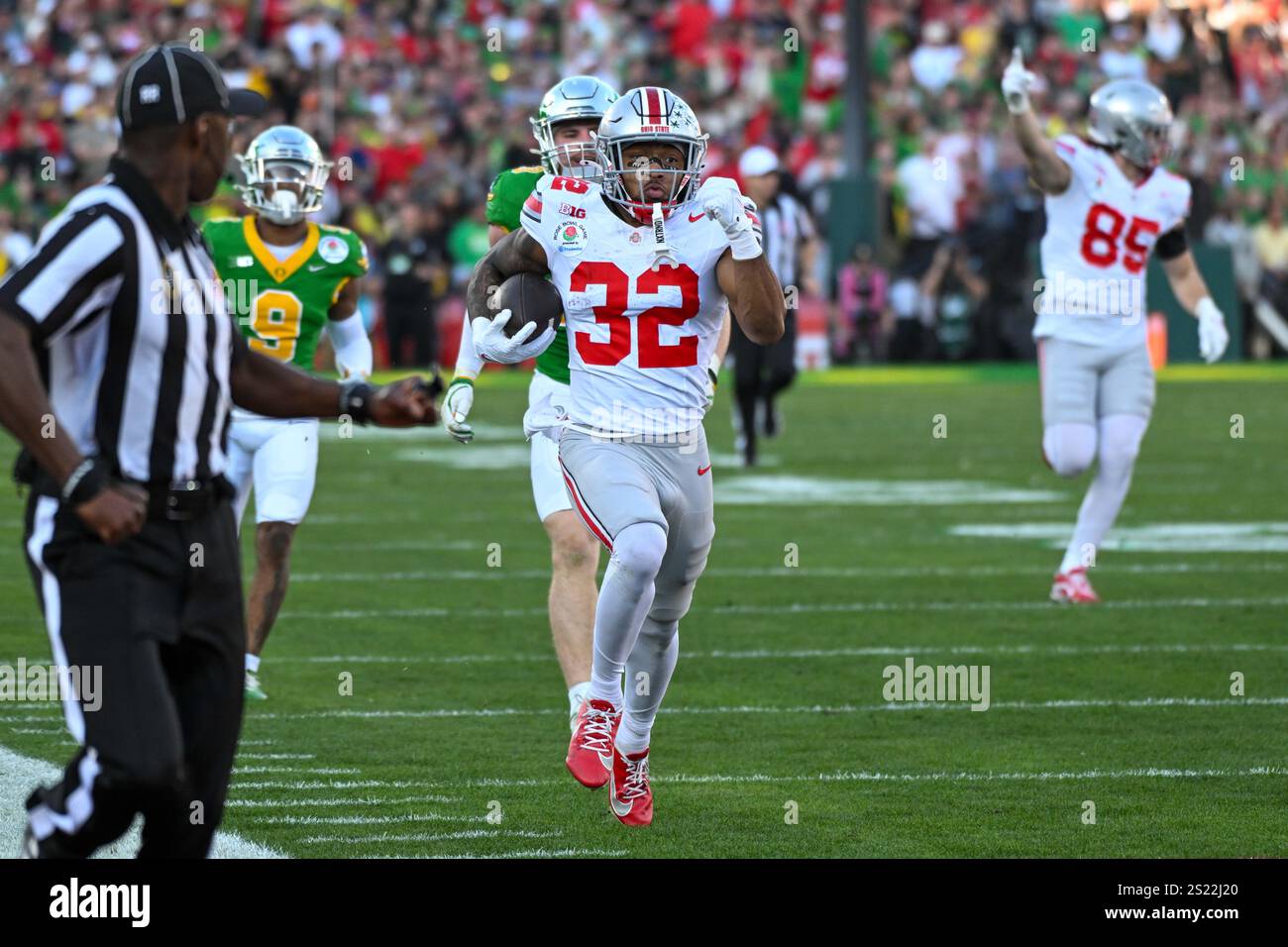 Ohio State Buckeyes running back TreVeyon Henderson (32) during the