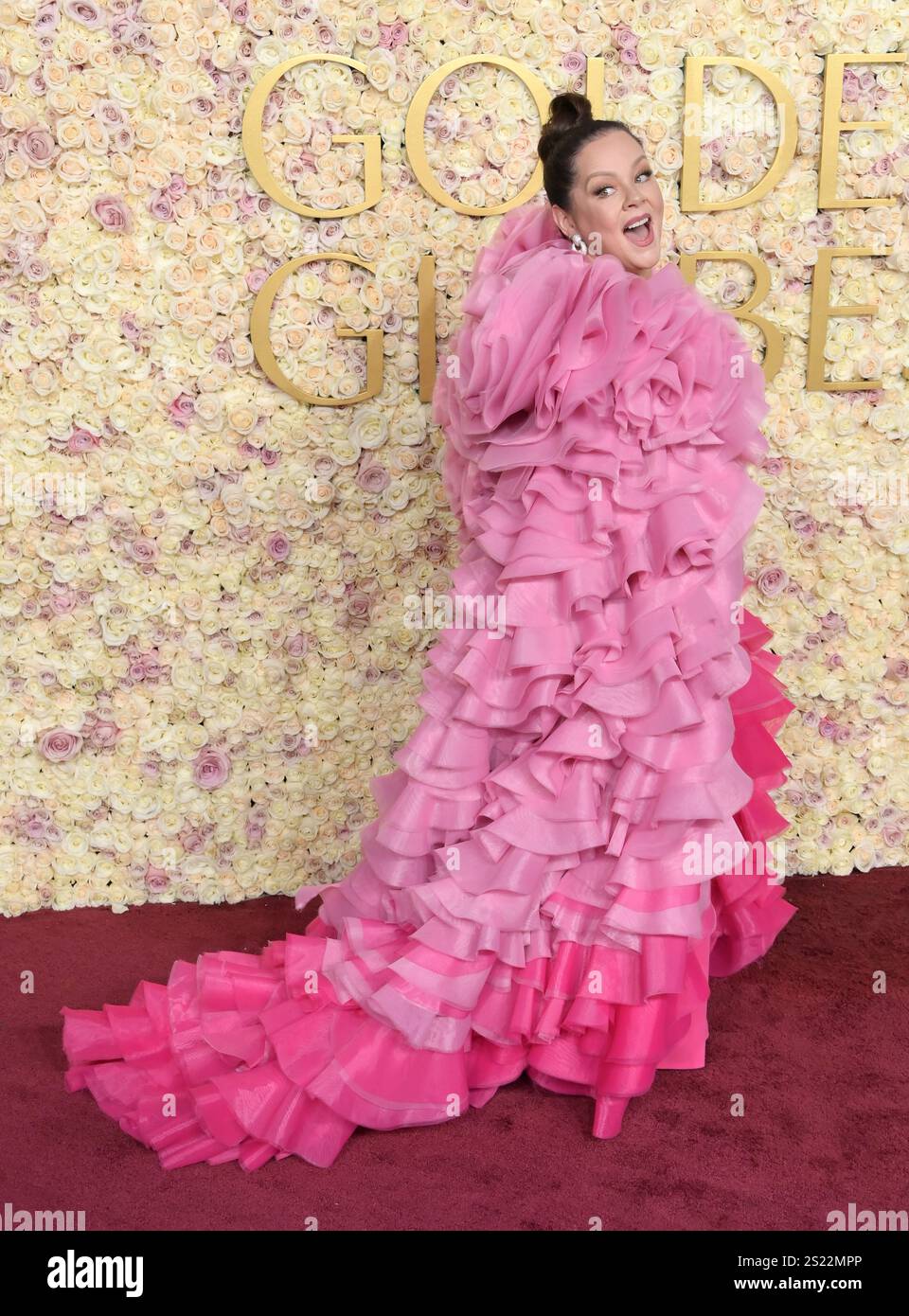 melissa mccarthy pink dress these two! and that dress stunning! #GoldenGlobes #AwardSeason #melissamccarthy