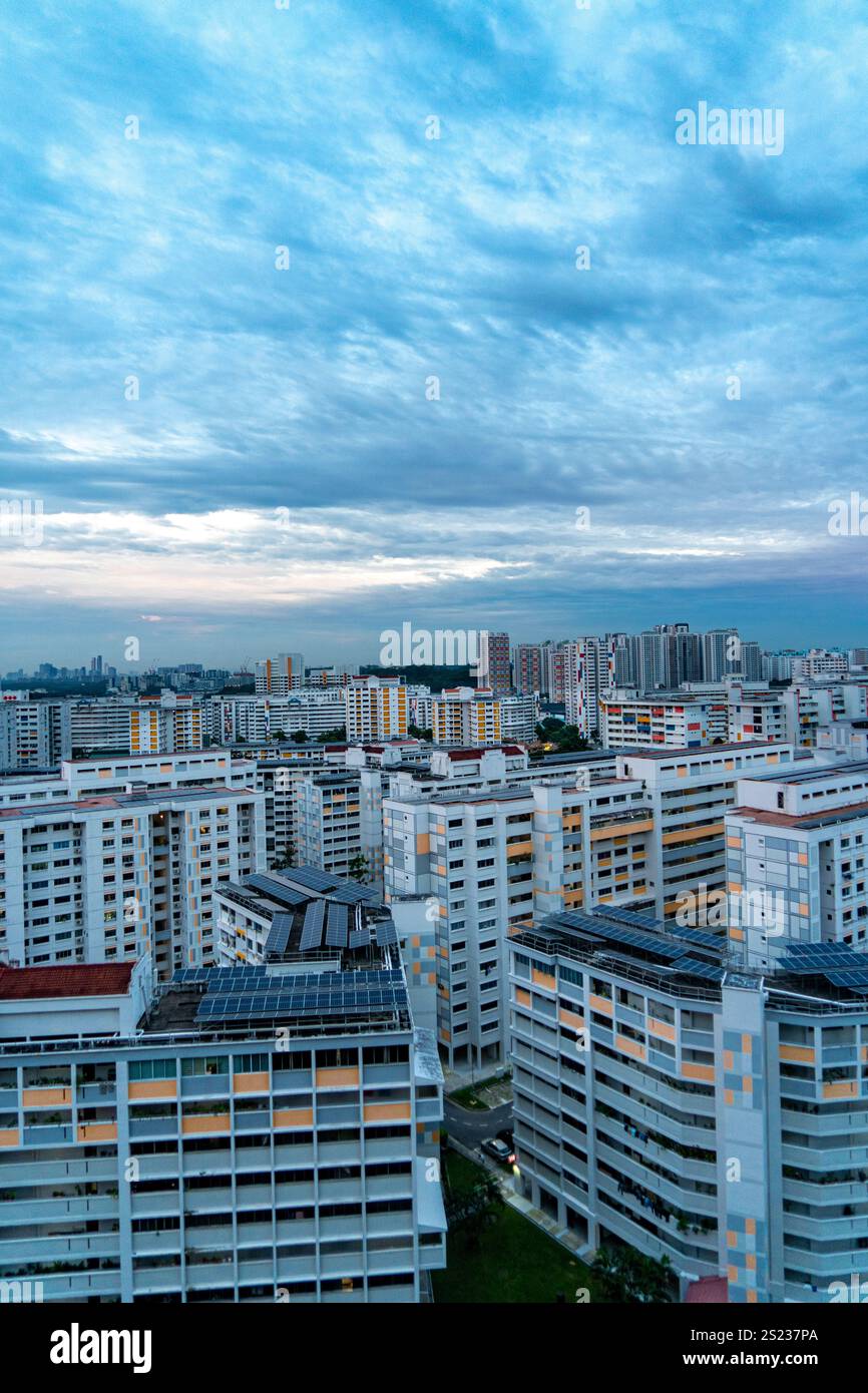 Singapore skyline clouds hi-res stock photography and images - Alamy