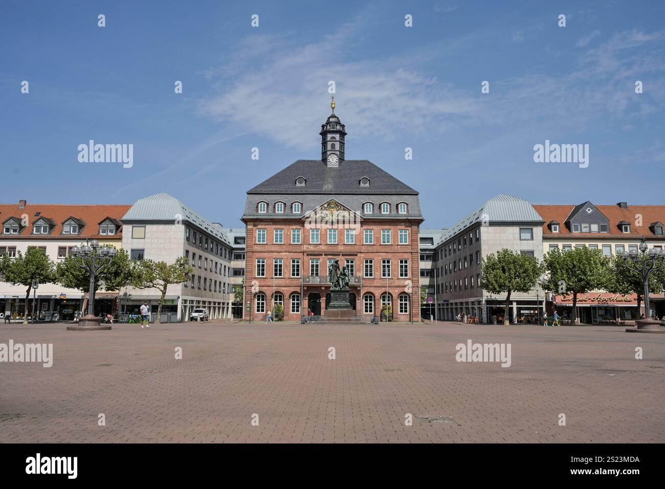 Brüder-Grimm-Nationaldenkmal, Neustädter Rathaus, Neustädter Markt ...