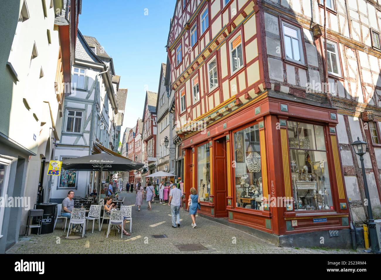 Stra enszene Fachwerkh user Salzgasse Altstadt Limburg An Der Lahn stra-enszene-fachwerkh-user-salzgasse-altstadt-limburg-an-der-lahn