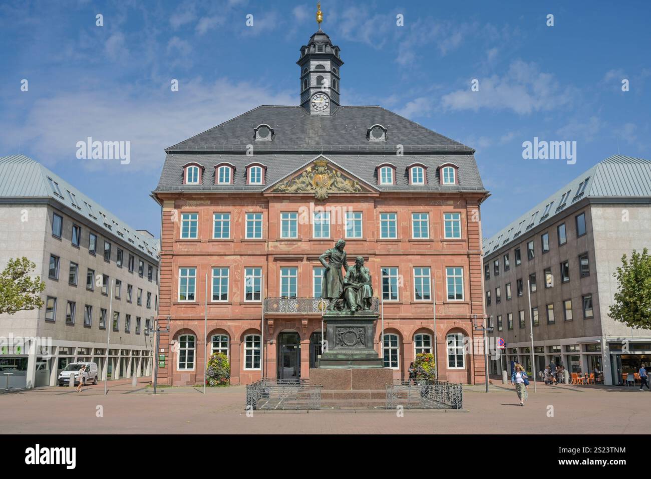 Brüder-Grimm-Nationaldenkmal, Neustädter Rathaus, Neustädter Markt ...