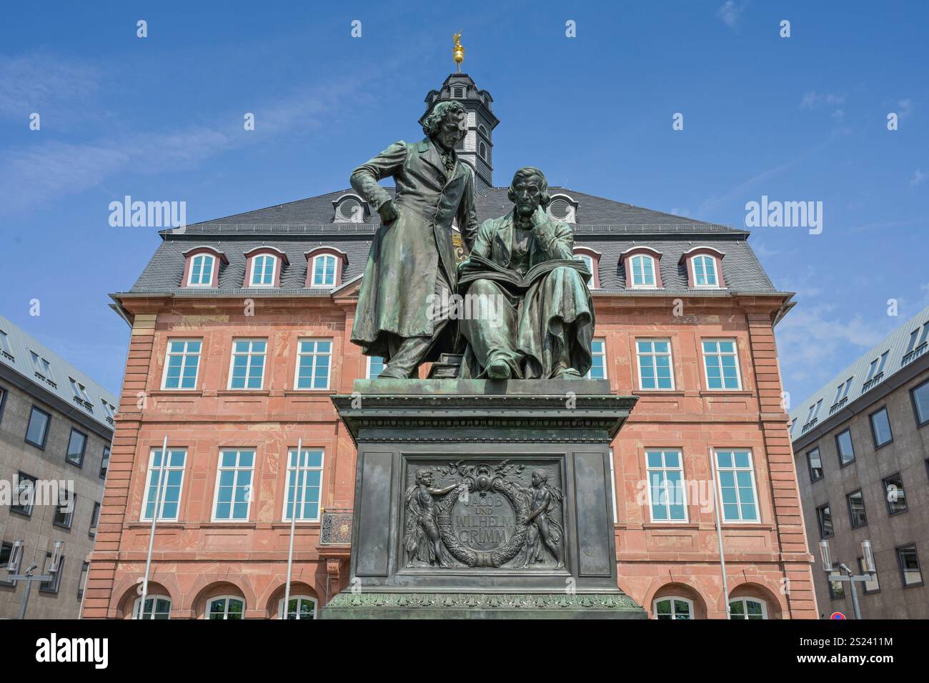 Brüder-Grimm-Nationaldenkmal, Neustädter Rathaus, Neustädter Markt ...