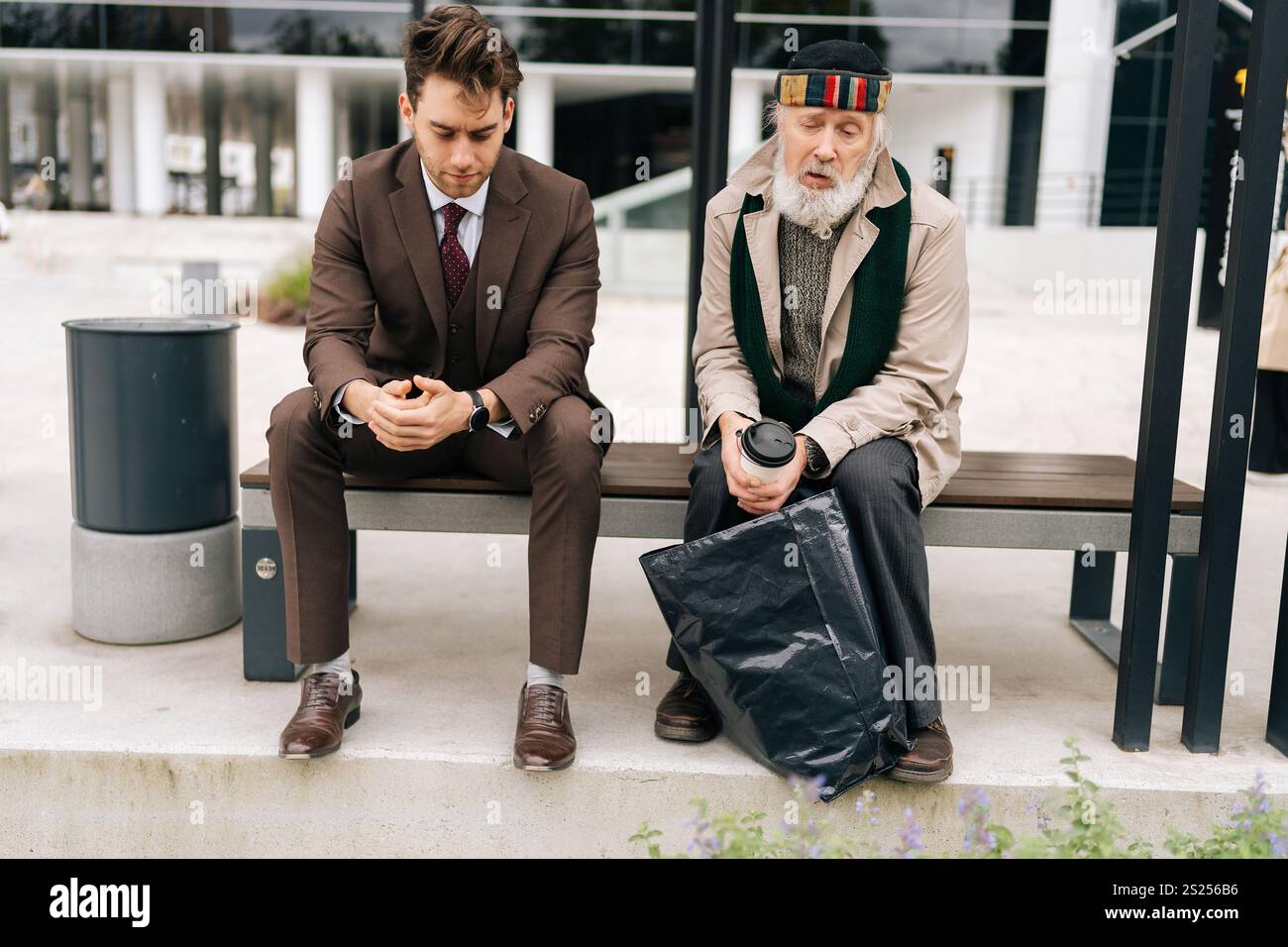 Elderly man in formal attire hi-res stock photography and images - Alamy