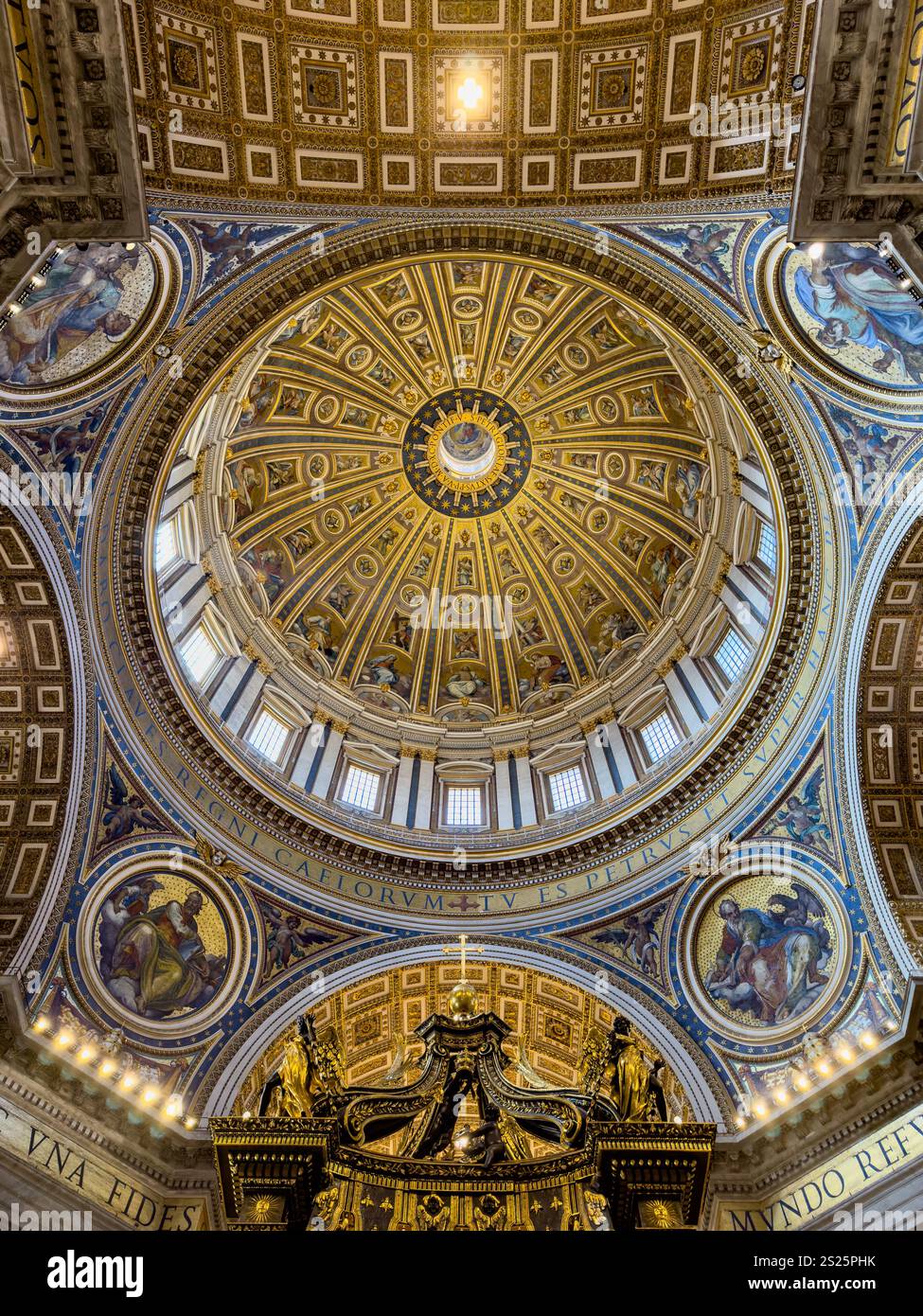 Mosaic in saint peters basilica hi-res stock photography and images - Alamy