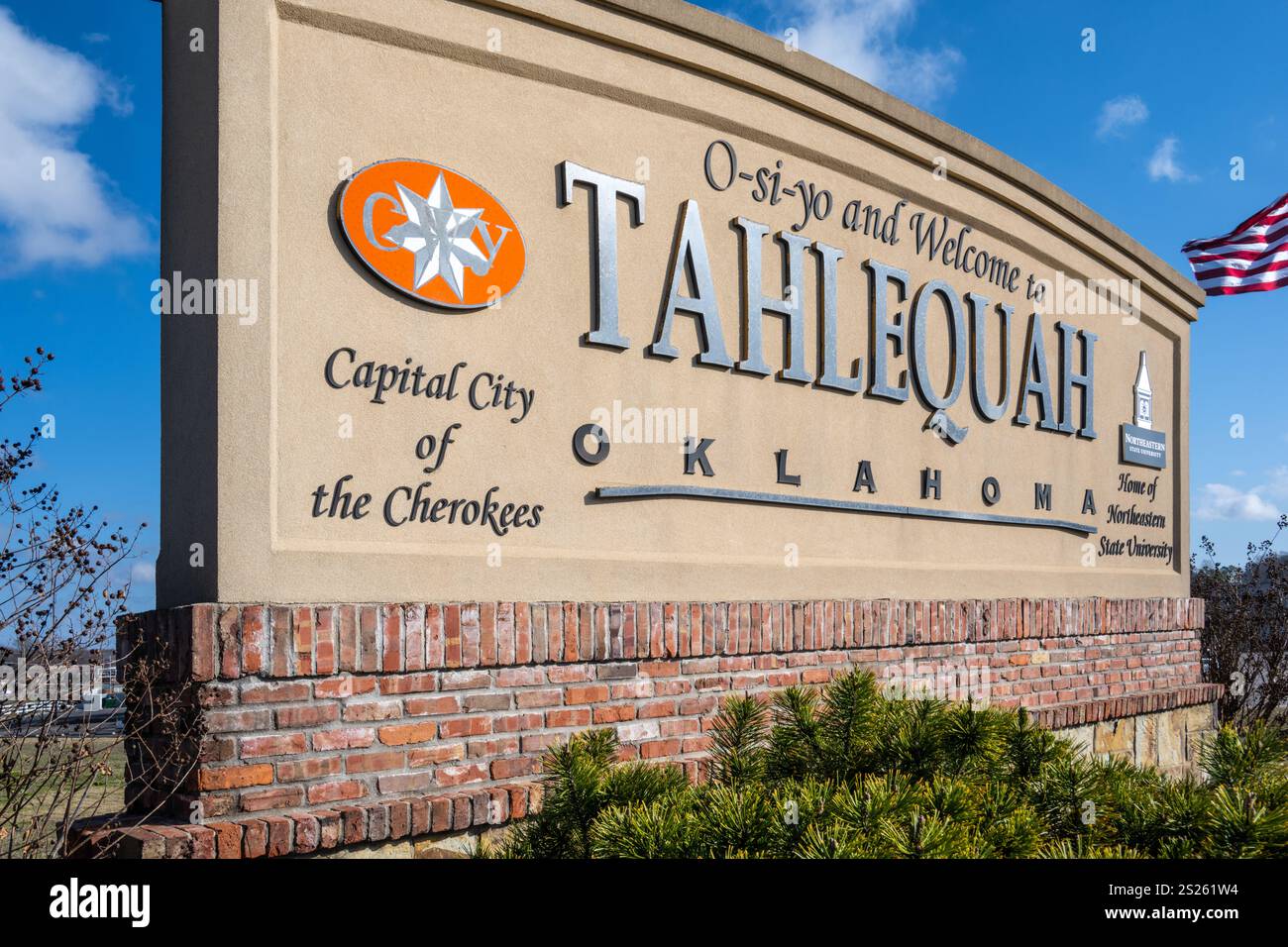 Welcome to Tahlequah sign in Tahlequah, Oklahoma, capital of both the modern Cherokee Nation and the United Keetoowah Band of Cherokee Indians. (USA) Stock Photo