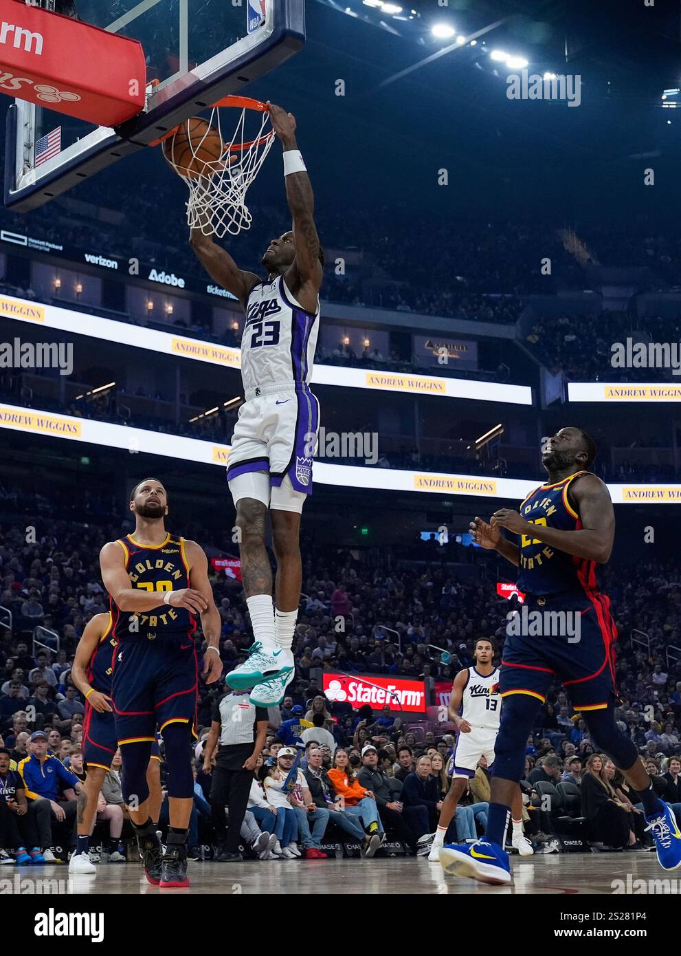 Sacramento Kings guard Keon Ellis (23) dunks next to Golden State