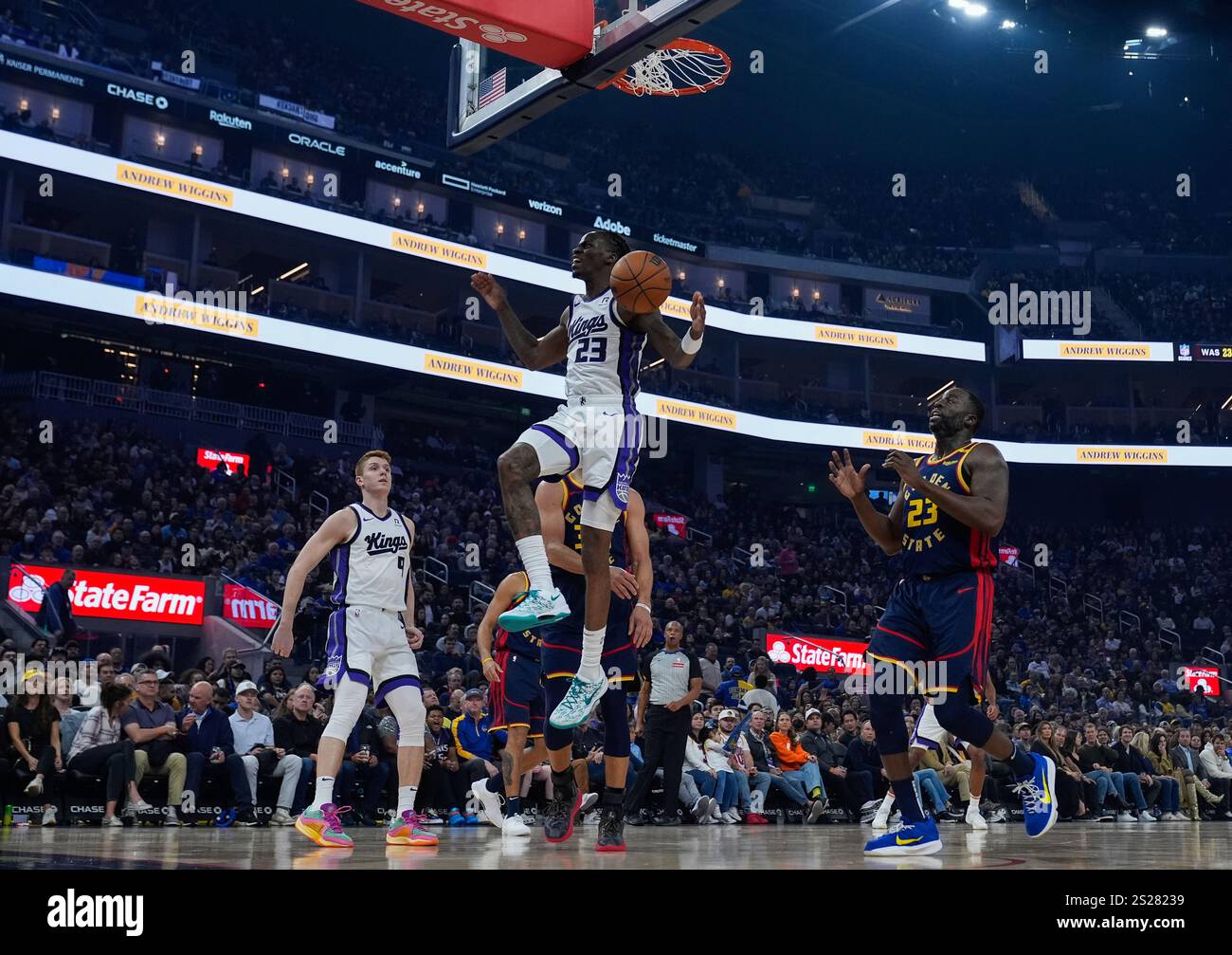 Sacramento Kings guard Keon Ellis (23) dunks next to Golden State