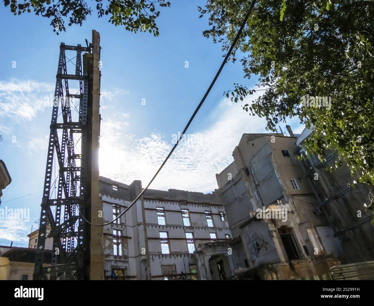 The facade of a house that is being remodelled is a listed building and ...